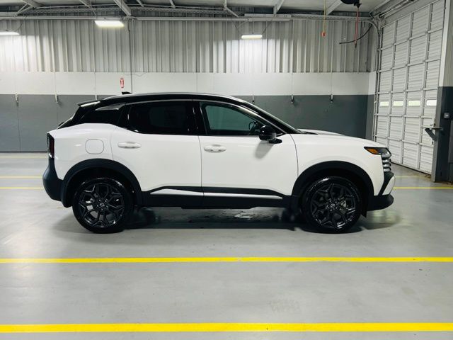 2026 Aspen White/Super Black Nissan Kicks SR FWD SUV