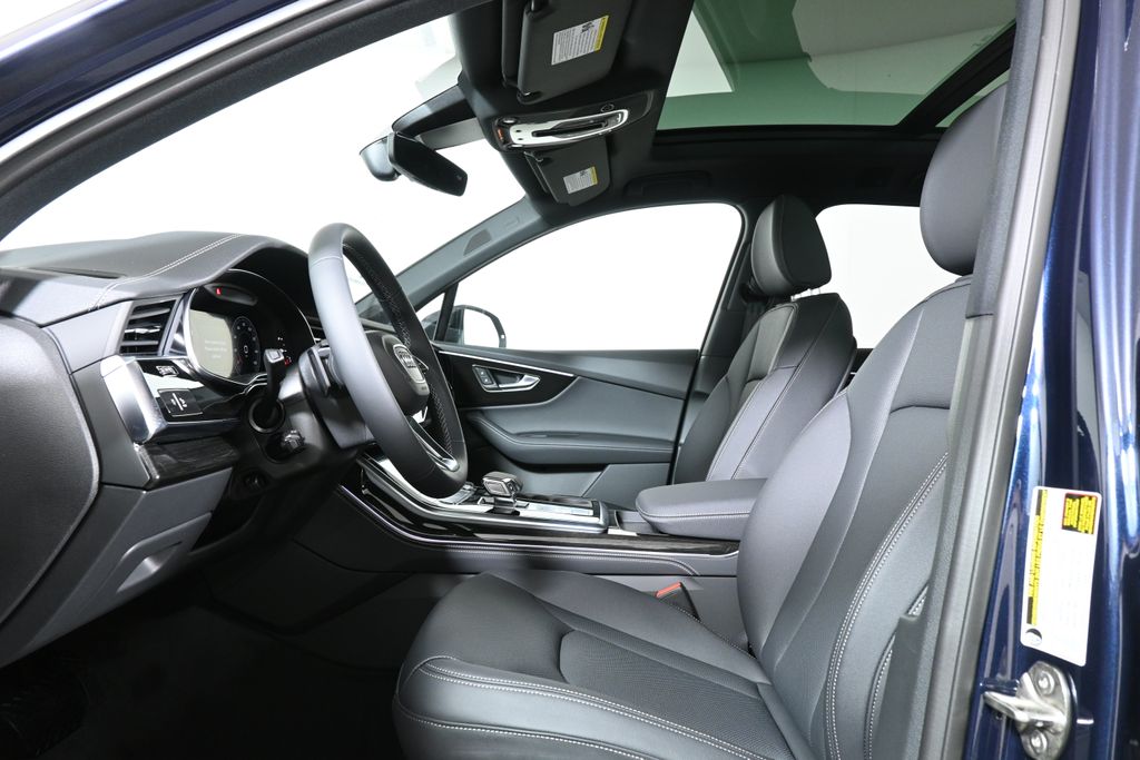 2025 Audi Q7  3