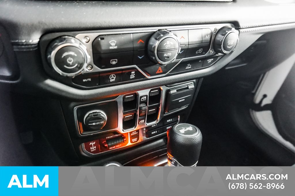 Used 2025 White Jeep Rubicon image 40