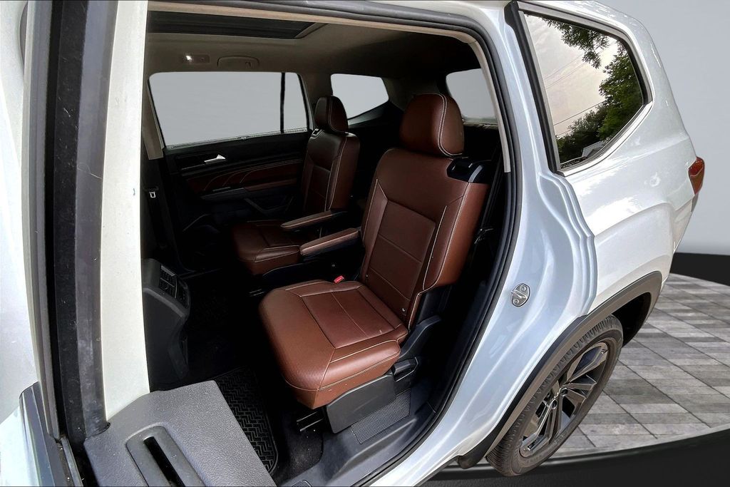 2021 Volkswagen Atlas 3.6L V6 SE w/Technology White at DeMontrond Auto Country