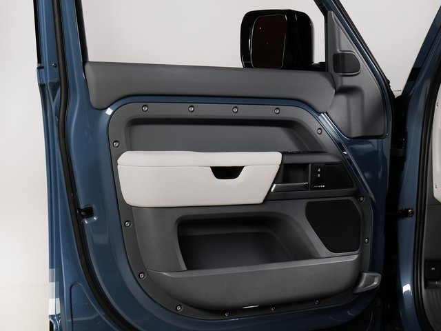 Used 2025 Blue Land Rover S image 27