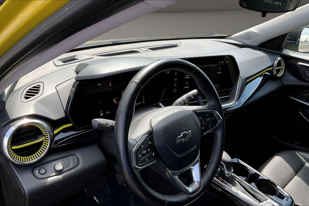 Used 2024 Chevrolet Trax SUV
