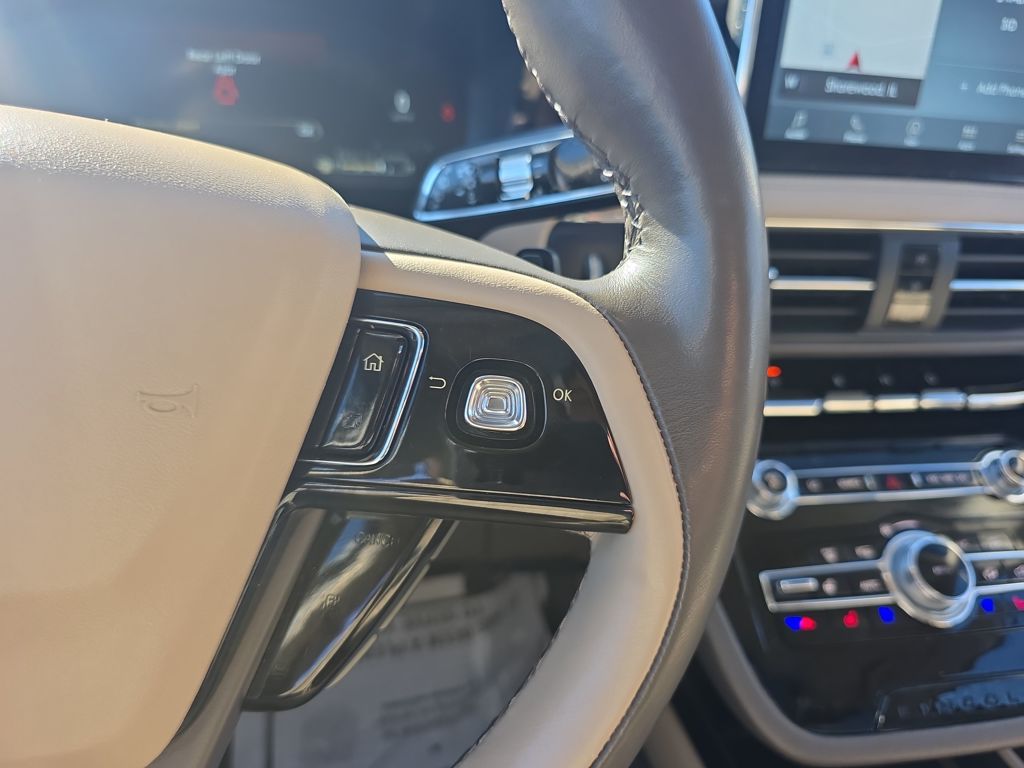 Used 2022 Silver Lincoln Reserve image 26