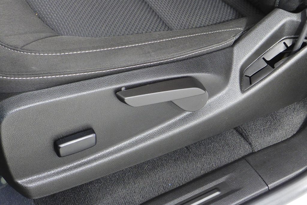 Thumbnail: 2022 Chevrolet Colorado - 22