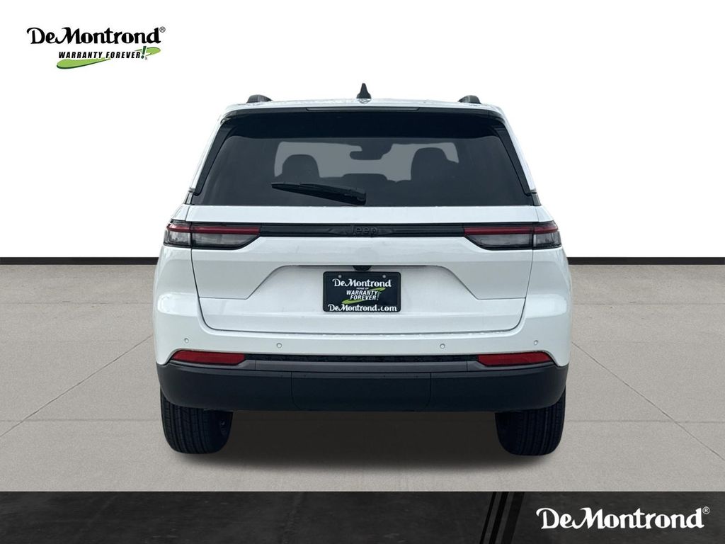 2026 Jeep Grand Cherokee Altitude White at Mac Haik CDJR North Houston