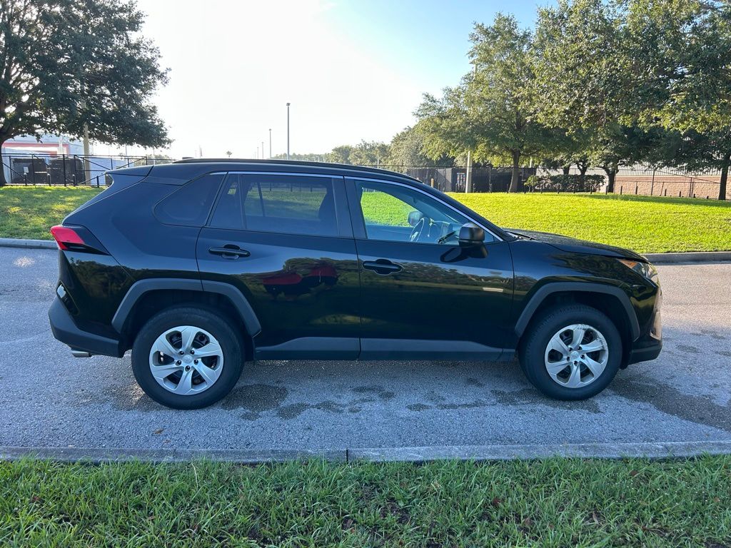 Thumbnail: 2021 Toyota RAV4 - 6