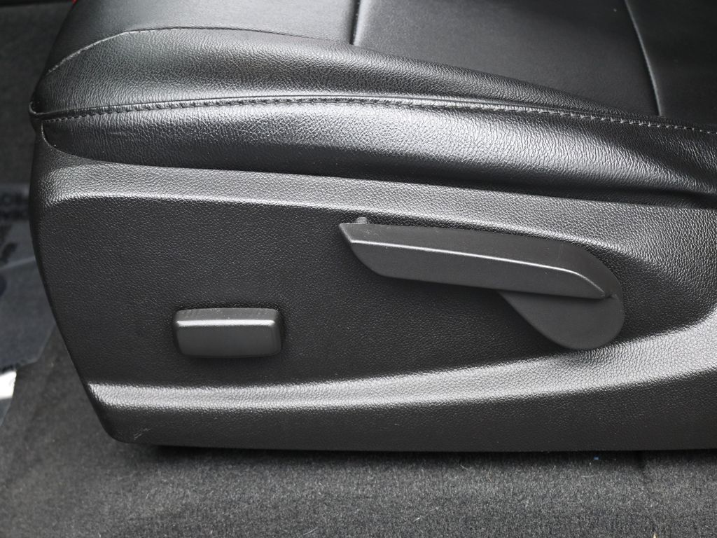 Used 2021 Onyx Black GMC Elevation Standard image 12