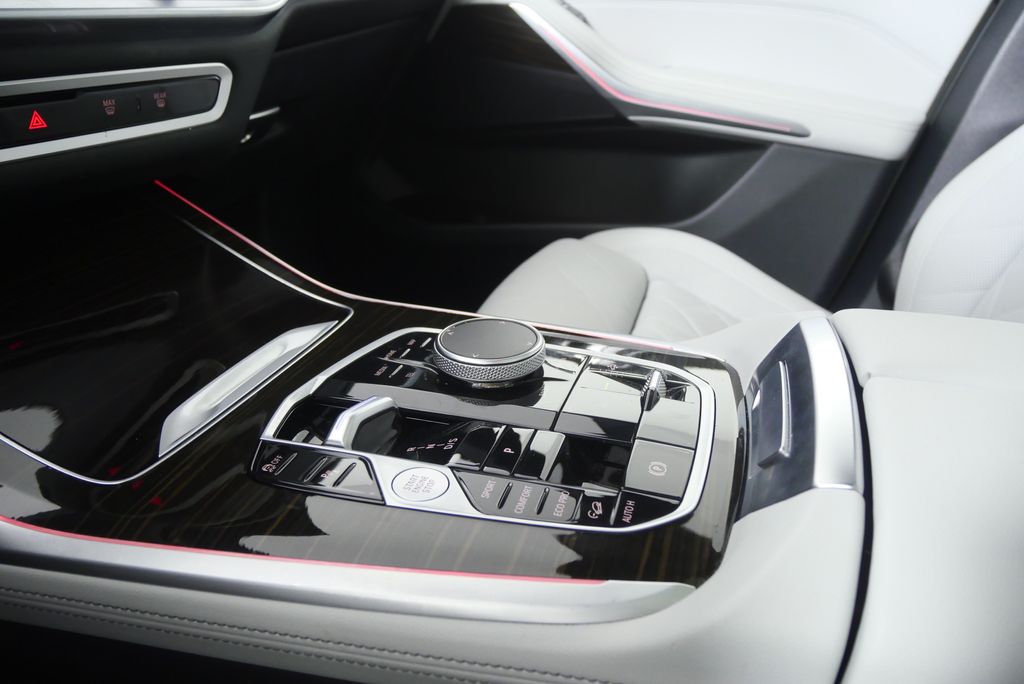 Thumbnail: 2024 BMW X7 - 22