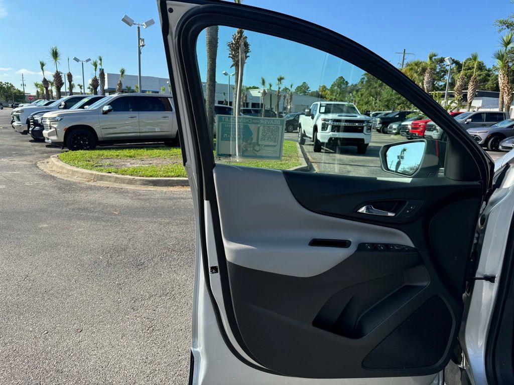 2021 Chevrolet Equinox LS 32