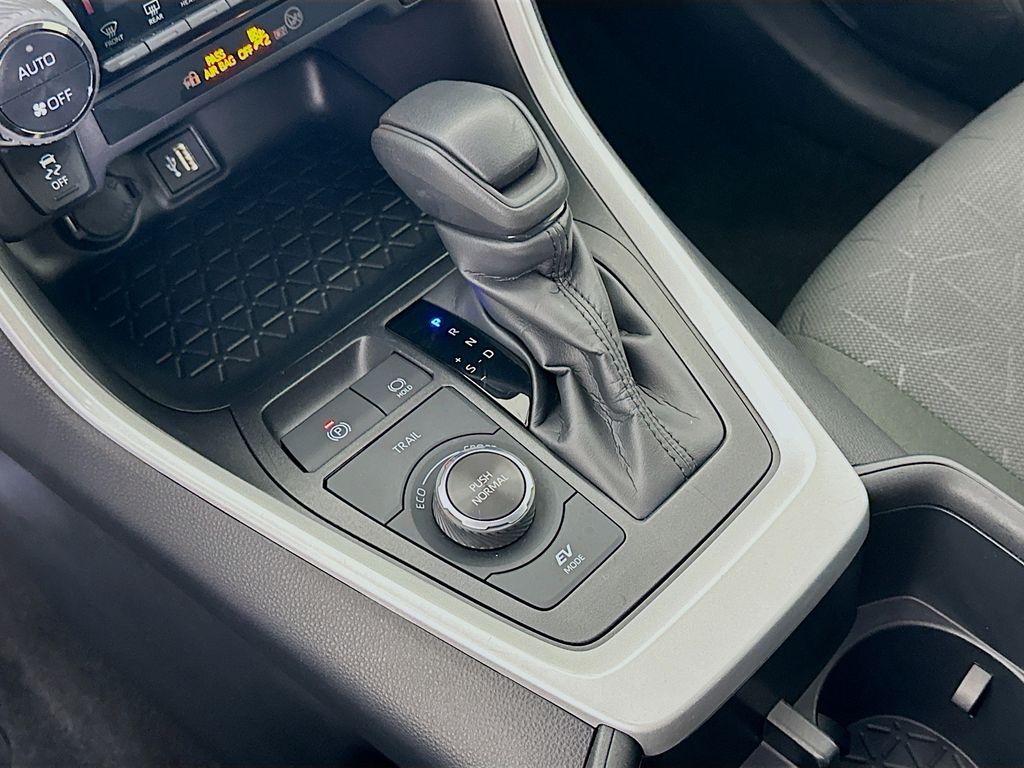 Thumbnail: 2025 Toyota RAV4 - 16