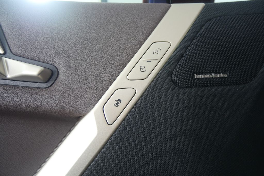 Thumbnail: 2026 BMW iX - 9