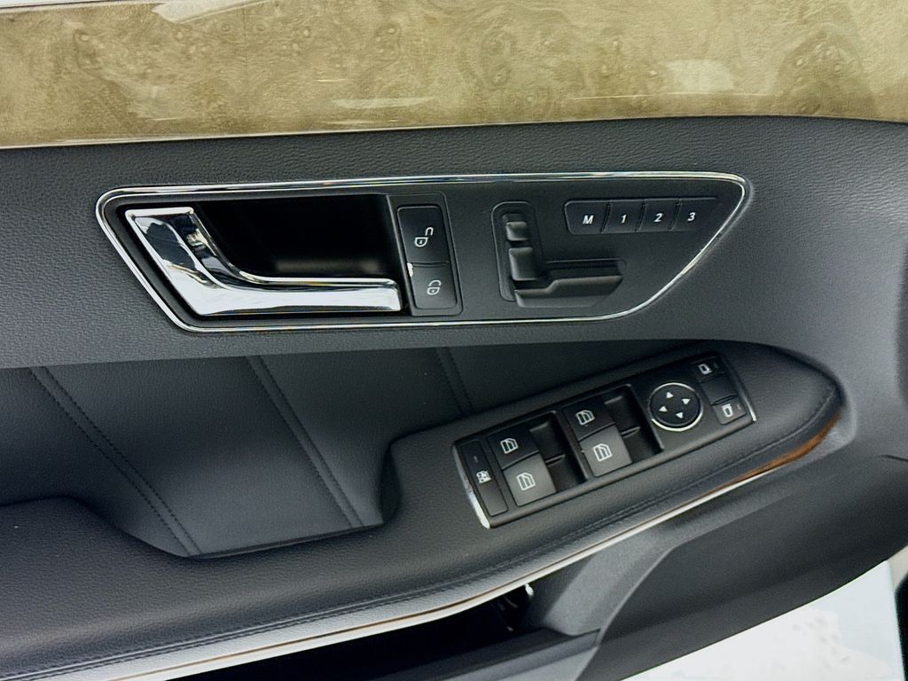 Thumbnail: 2010 Mercedes-Benz E-Class - 24