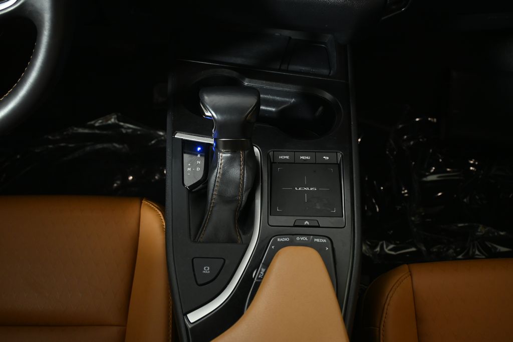 Thumbnail: 2021 Lexus UX - 23