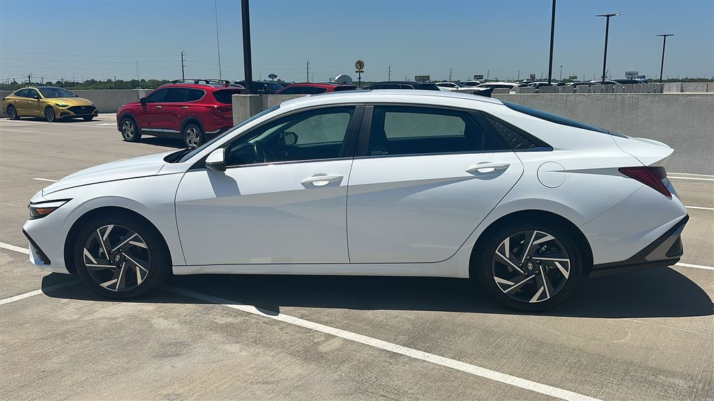 2025 Hyundai Elantra Limited White at Baytown Hyundai