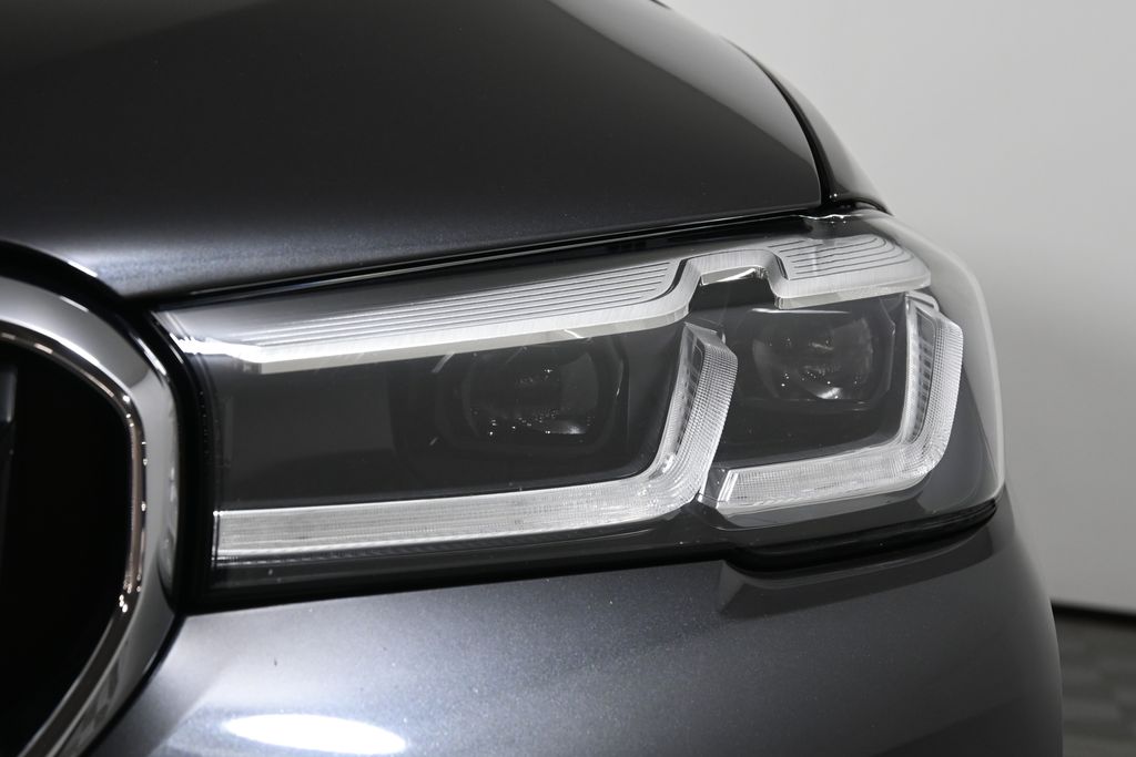 Thumbnail: 2023 BMW 5 Series - 11