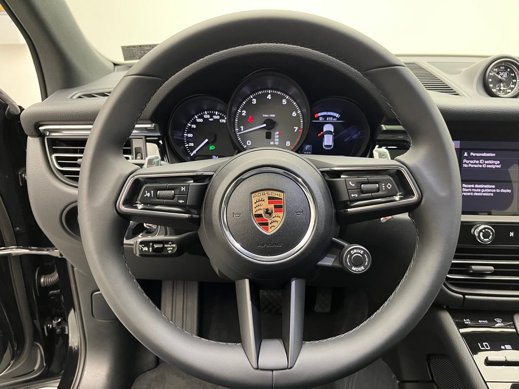 Thumbnail: 2025 Porsche Macan - 12