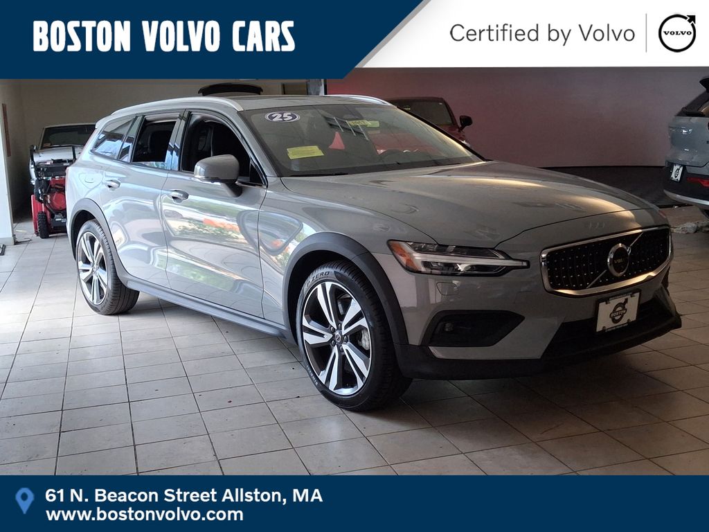 Vapour Gray Metallic 2025 Volvo V60 Cross Country B5 Plus AWD Wagon All-Wheel Drive Automatic