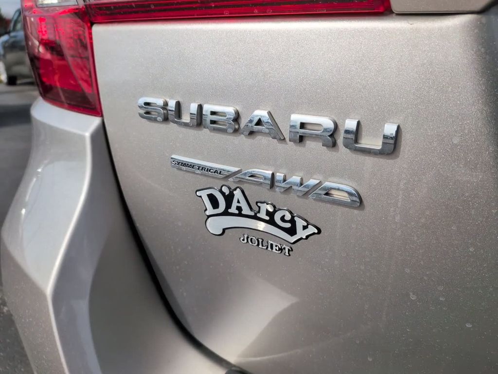 Used 2017 Gray Subaru 2.5i Premium image 9