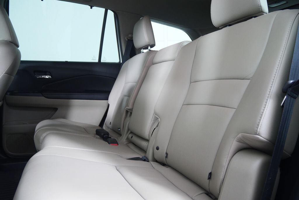 Thumbnail: 2017 Honda Pilot - 16