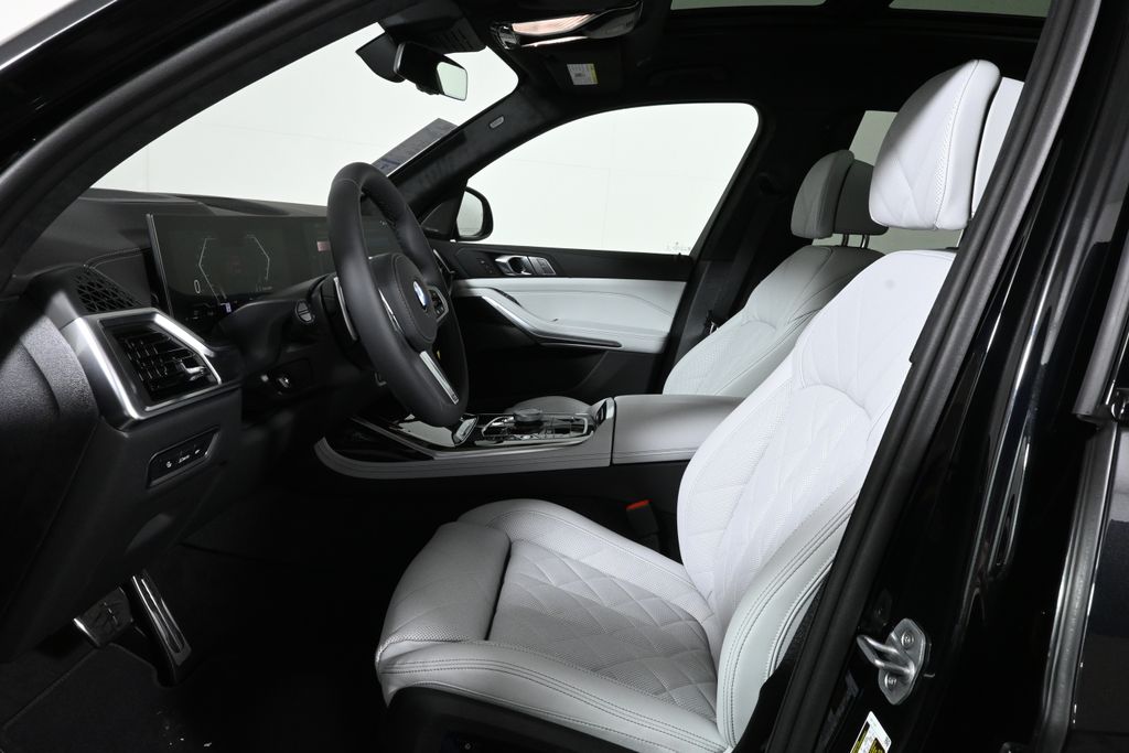 Thumbnail: 2027 BMW X7 - 3