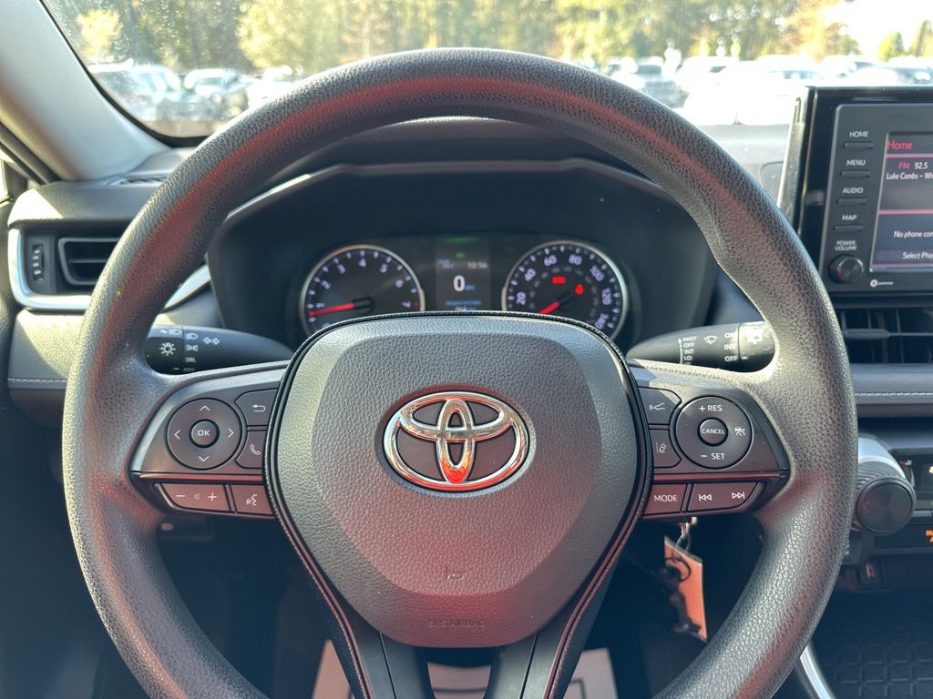 2020 Toyota RAV4 LE 31