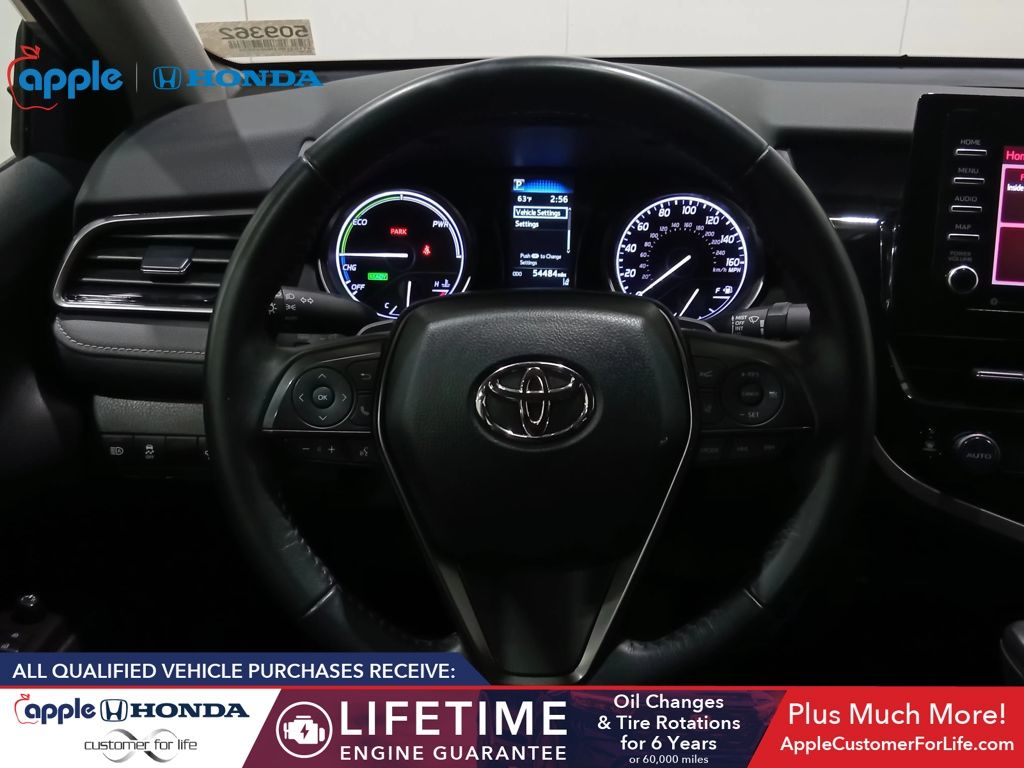 2022 Toyota Camry SE Hybrid