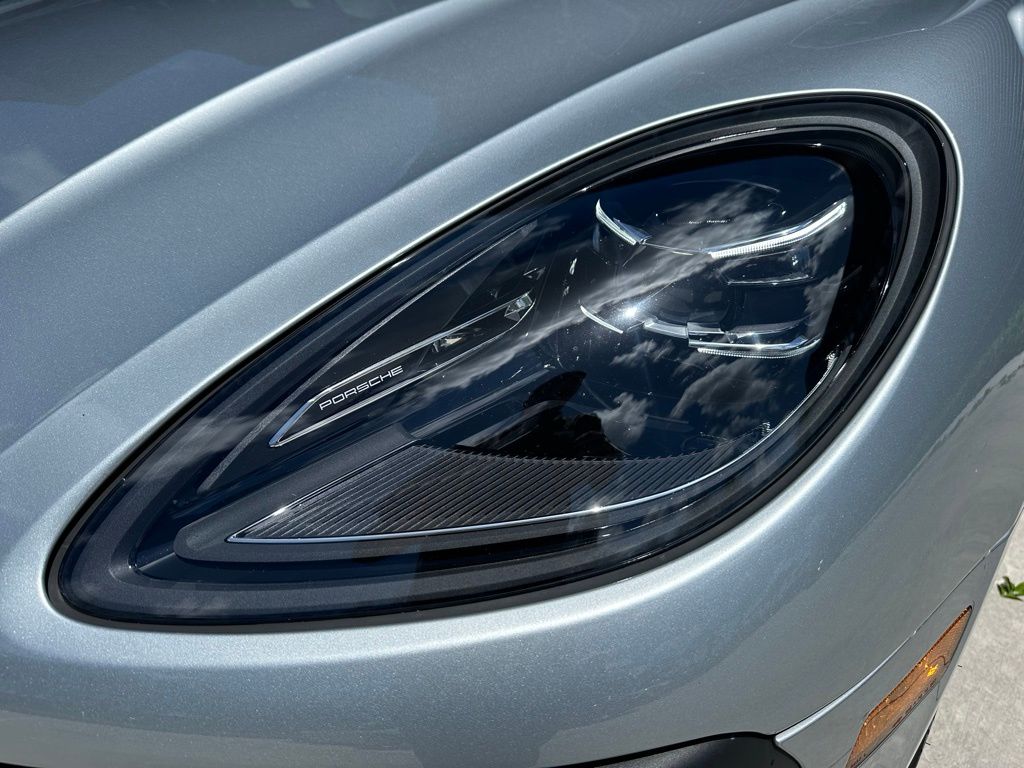 2022 Porsche Macan  12