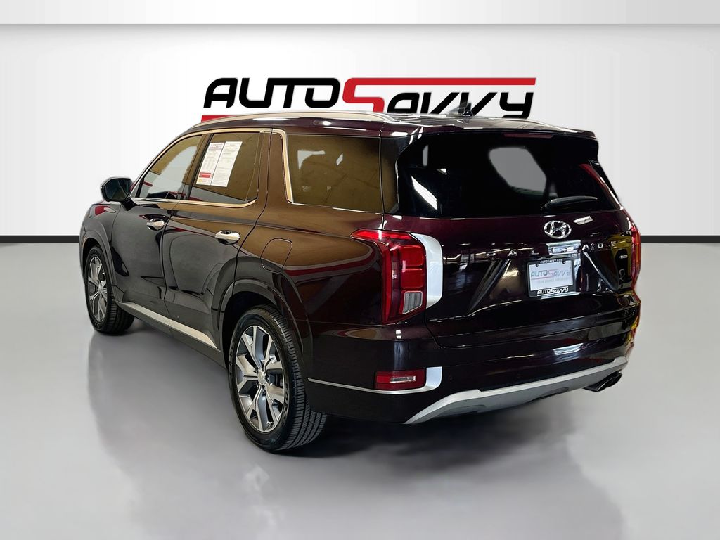 Used 2022 Sierra Burgundy Hyundai Limited image 5