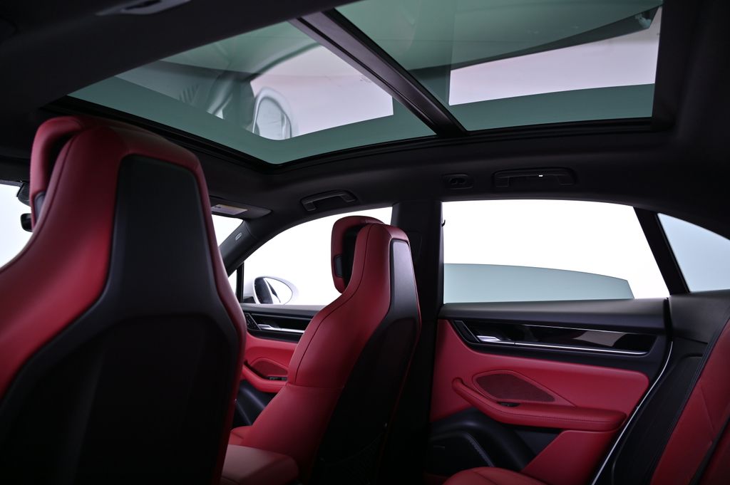 Thumbnail: 2025 Porsche Macan - 30