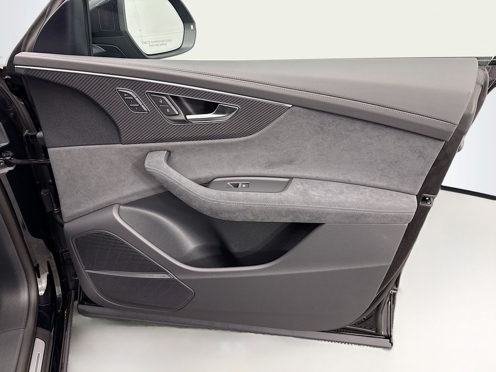 Thumbnail: 2026 Audi RS Q8 - 25