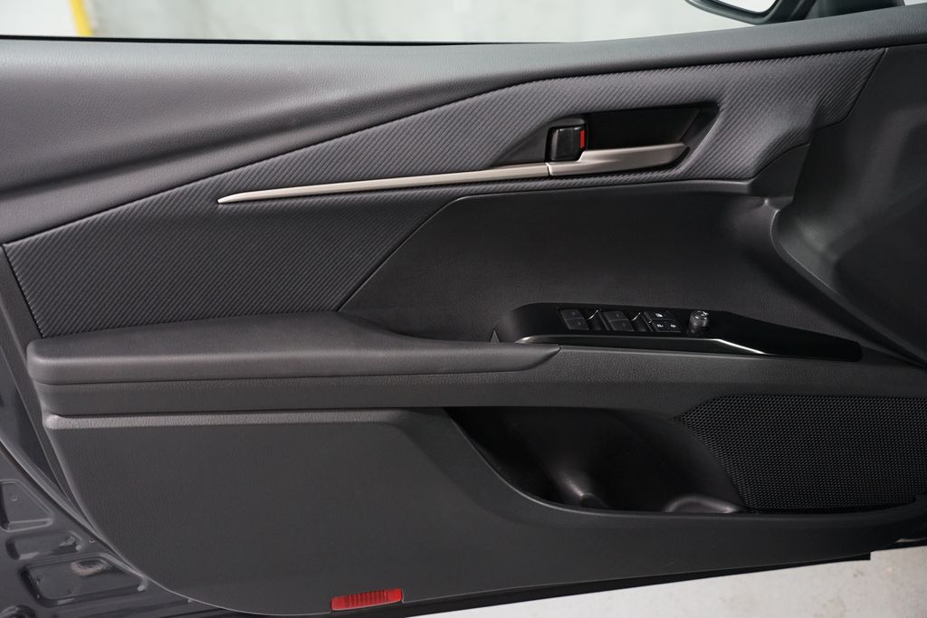 Thumbnail: 2025 Toyota Camry - 31