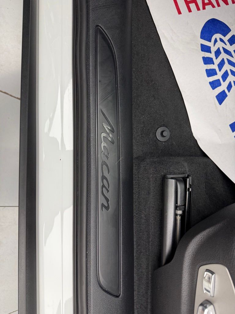 Thumbnail: 2026 Porsche Macan - 25