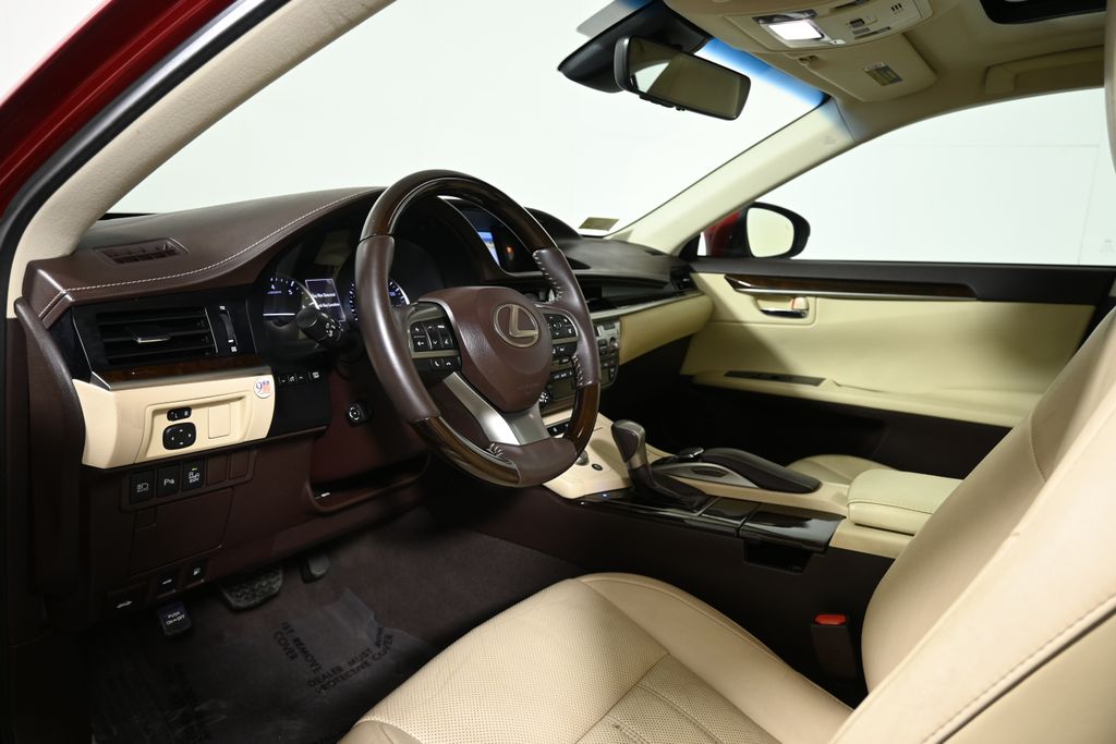 Thumbnail: 2017 Lexus ES - 15