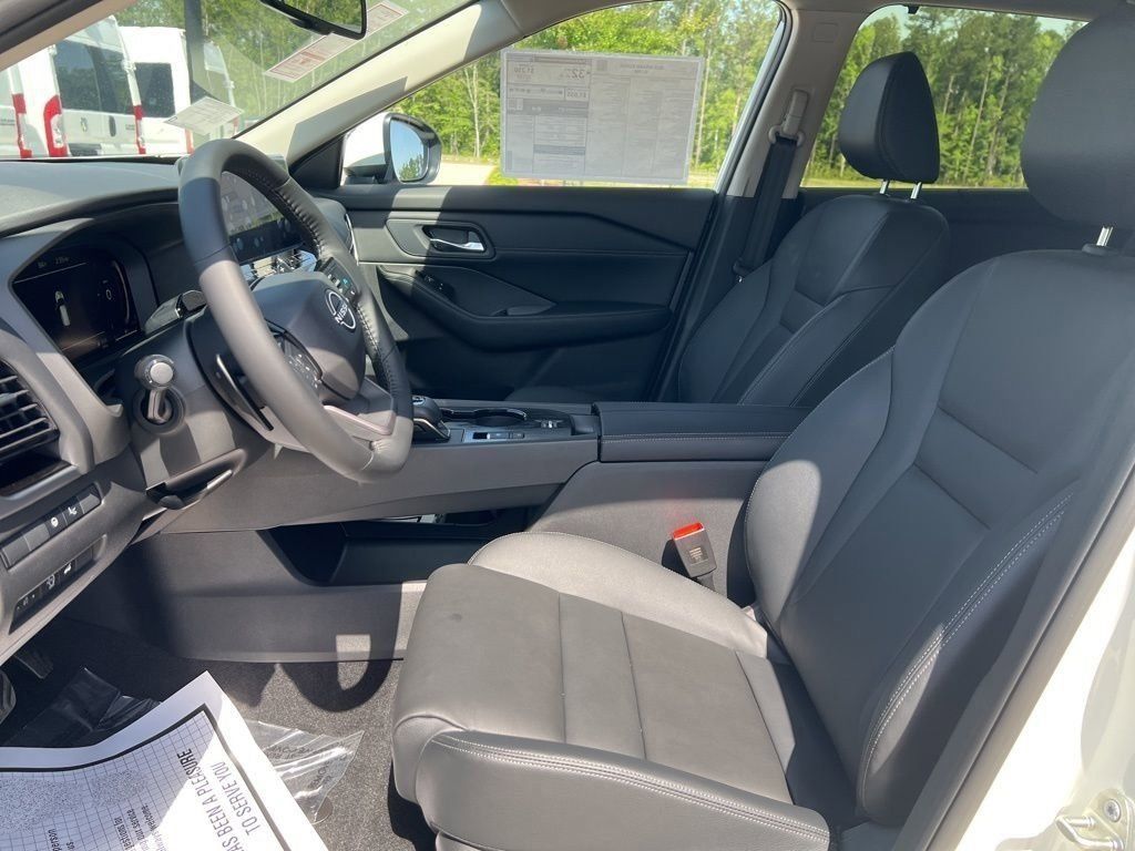 2025 Everest White Pearl Nissan Rogue SL FWD SUV
