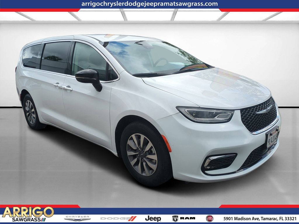 2024 Chrysler Pacifica PHEV Select