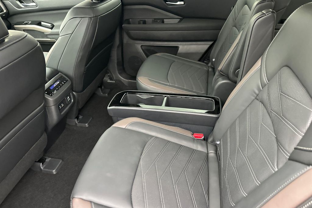 2025 Nissan Pathfinder Platinum - Photo 9