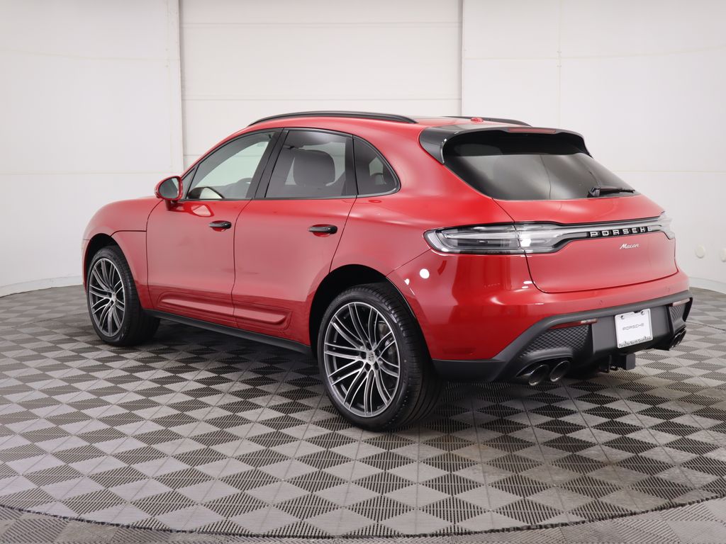 Thumbnail: 2025 Porsche Macan - 3