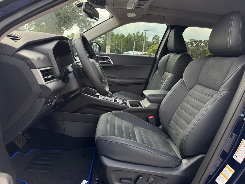 2025 Mitsubishi Outlander PHEV SE photo 9