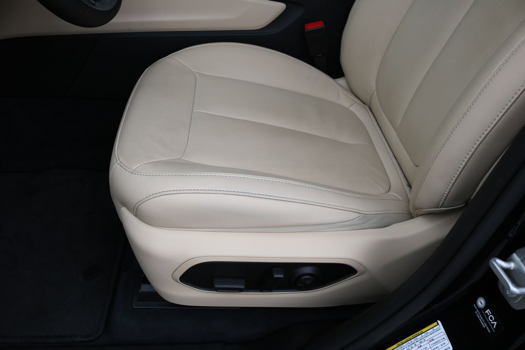 Used Car 2023 Jeep Grand Cherokee  Limited For Sale Under $35,000 In Austin, Texas