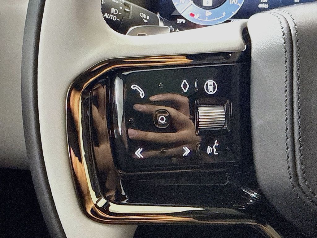 Thumbnail: 2026 Land Rover Range Rover Velar - 11
