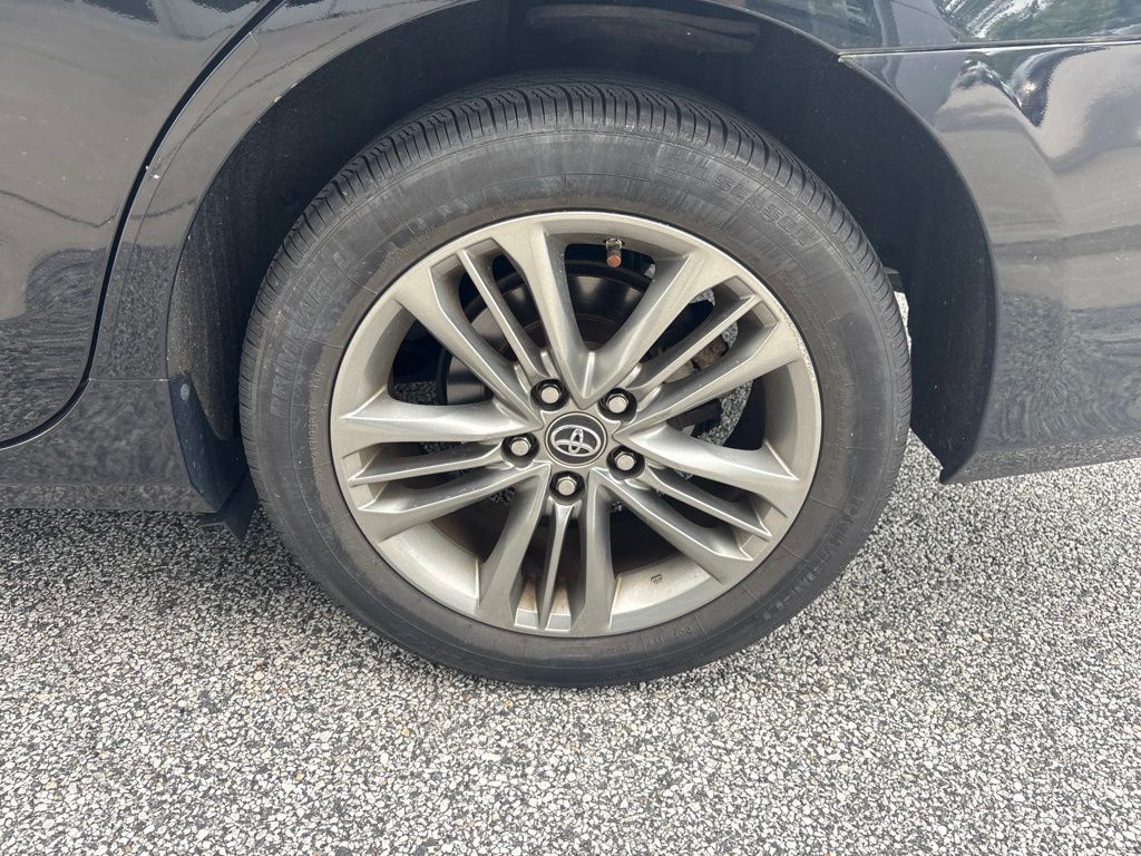 Used 2016 Black Toyota SE image 23