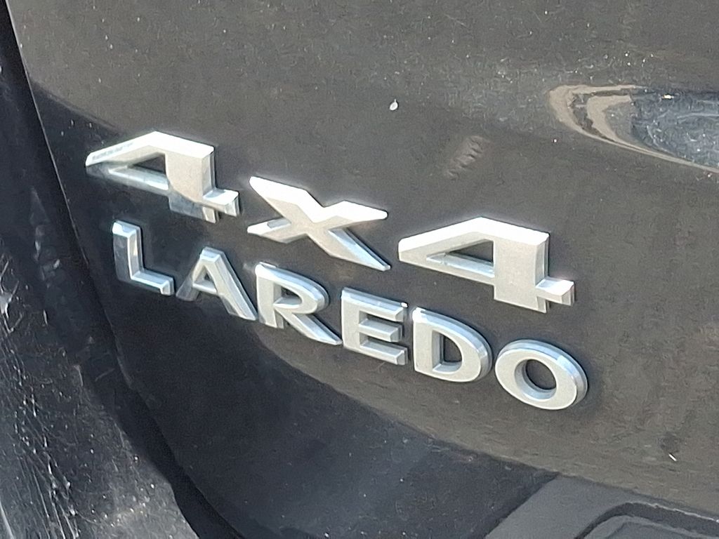 Thumbnail: 2013 Jeep Grand Cherokee - 28
