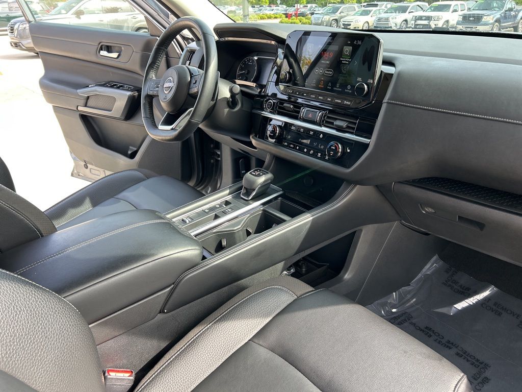 2023 Gun Metallic Nissan Pathfinder SL FWD SUV