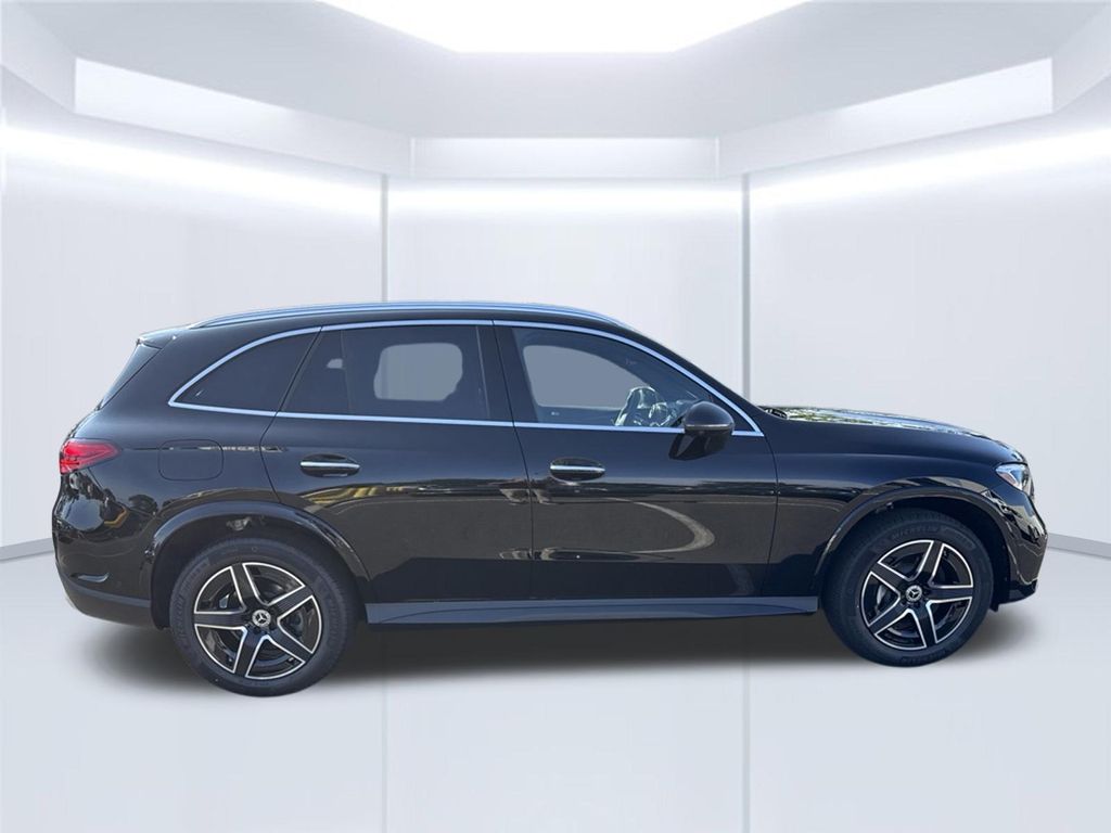 Thumbnail: 2027 Mercedes-Benz GLC - 6