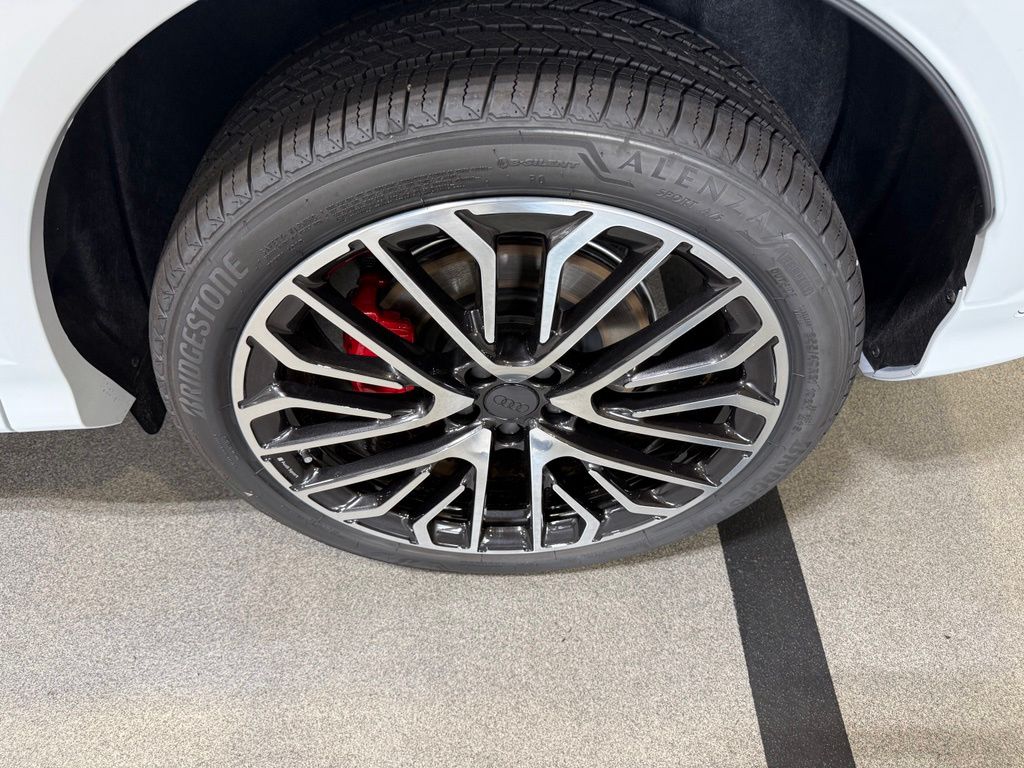 Thumbnail: 2026 Audi SQ5 - 11