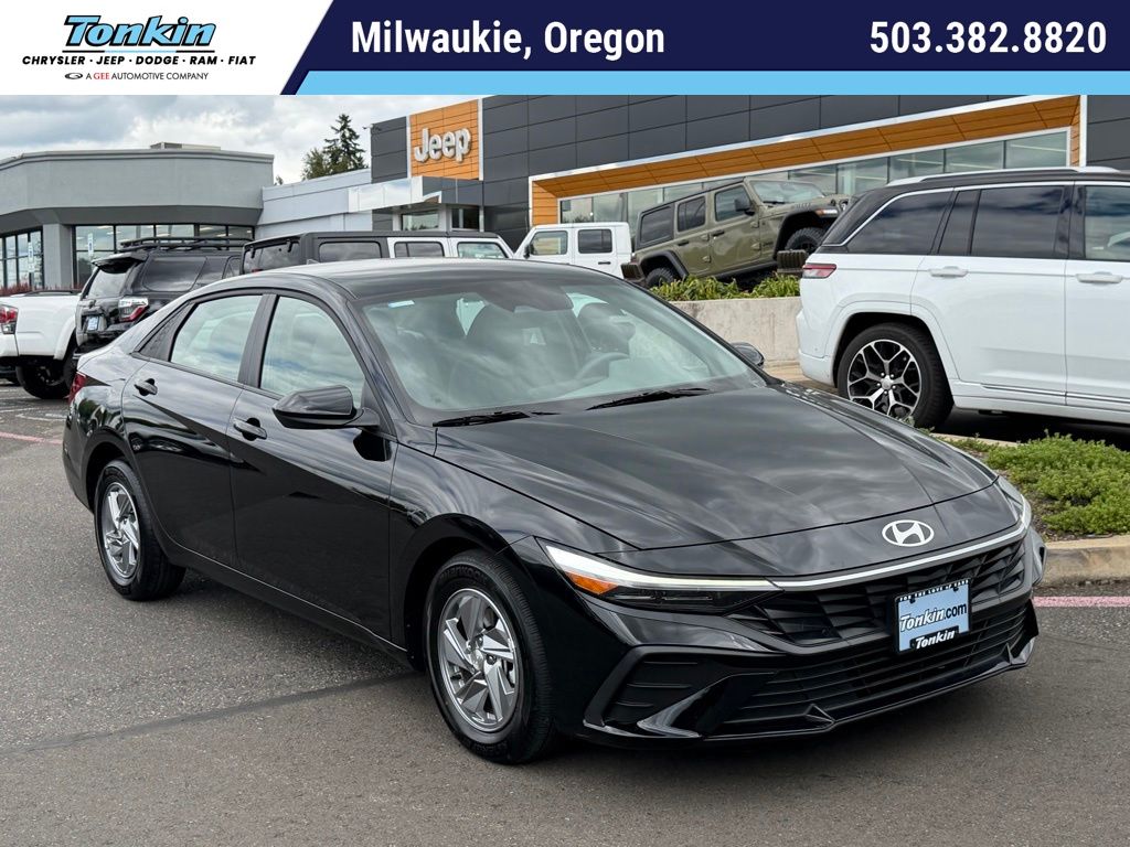 2024 Hyundai Elantra SE FWD
