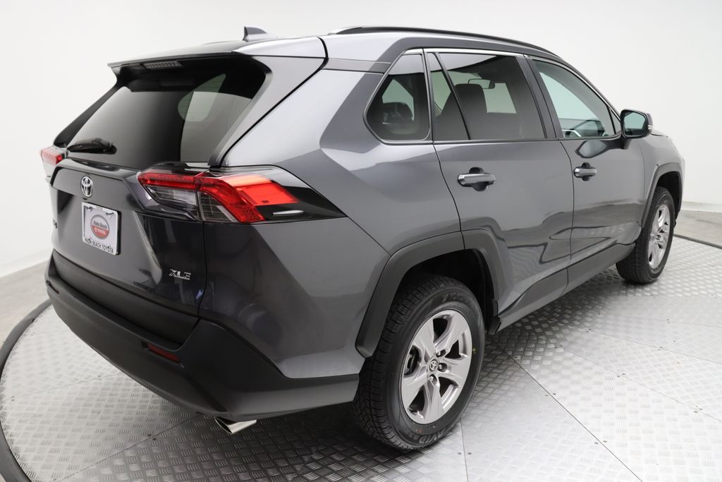 2023 Toyota RAV4 XLE 8