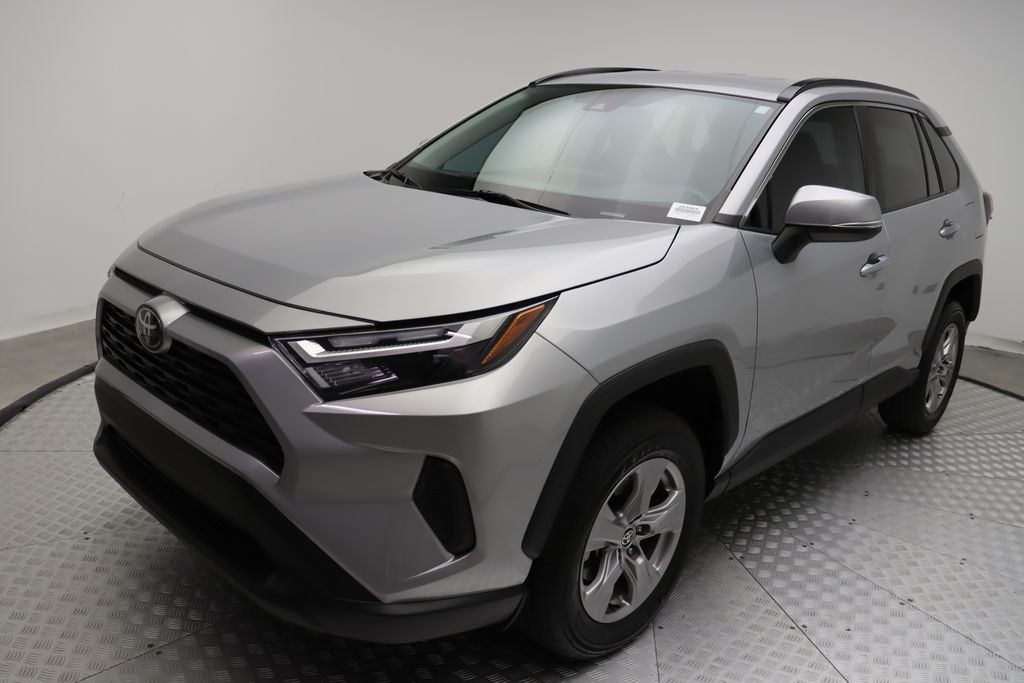 2023 Toyota RAV4 XLE 2
