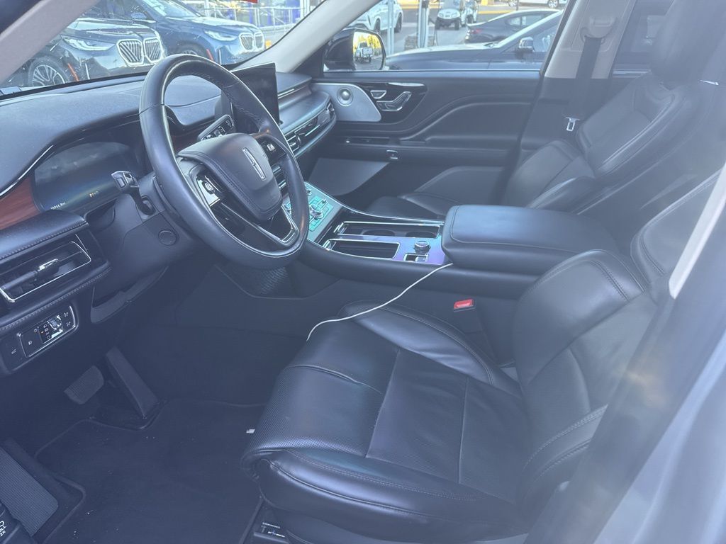 Thumbnail: 2022 Lincoln Aviator - 4