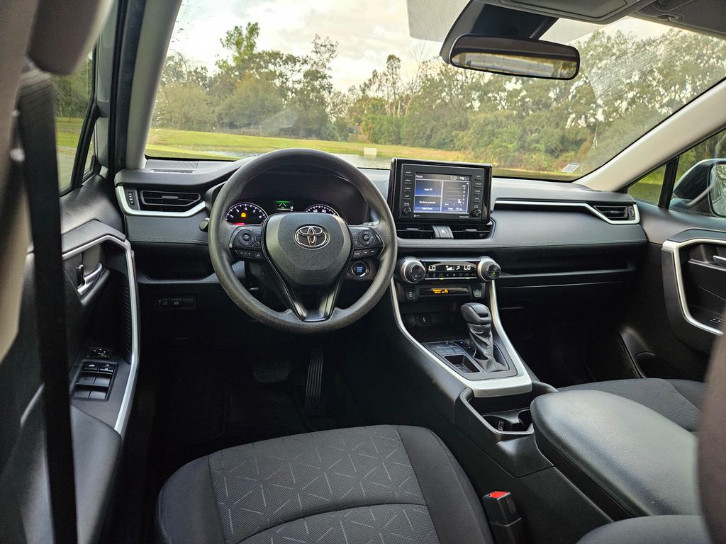 2021 Toyota RAV4 XLE 12